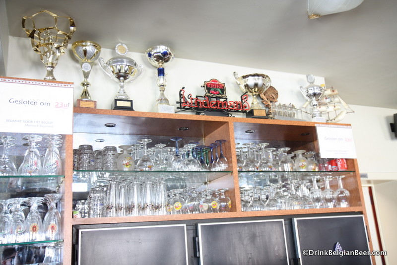 Glassware and trophies at In 't Vagevuur.