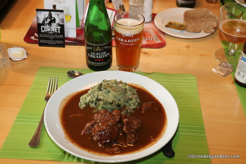 Stoofvlees and stoemp paired with Girardin Black Label Gueuze at Cafe Centrum, Beersel.