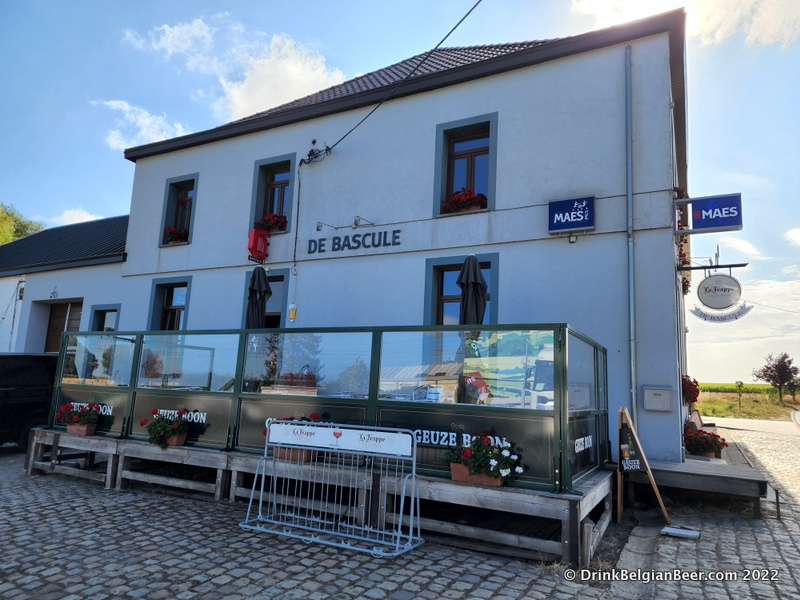 A visit to De Bascule, a great Lambic and Trappist beer cafe in Pepingen, Belgium