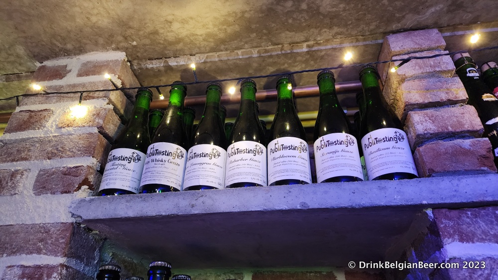 Publitasting bottles in the cellar of the blendery. 